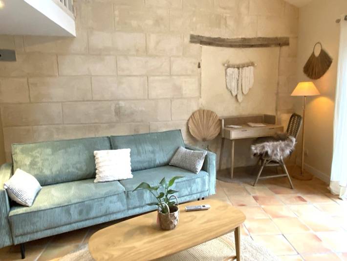 Gîte pour 2 personnes, avec terrasse ainsi que piscine et jardin à Civrac-de-Blaye