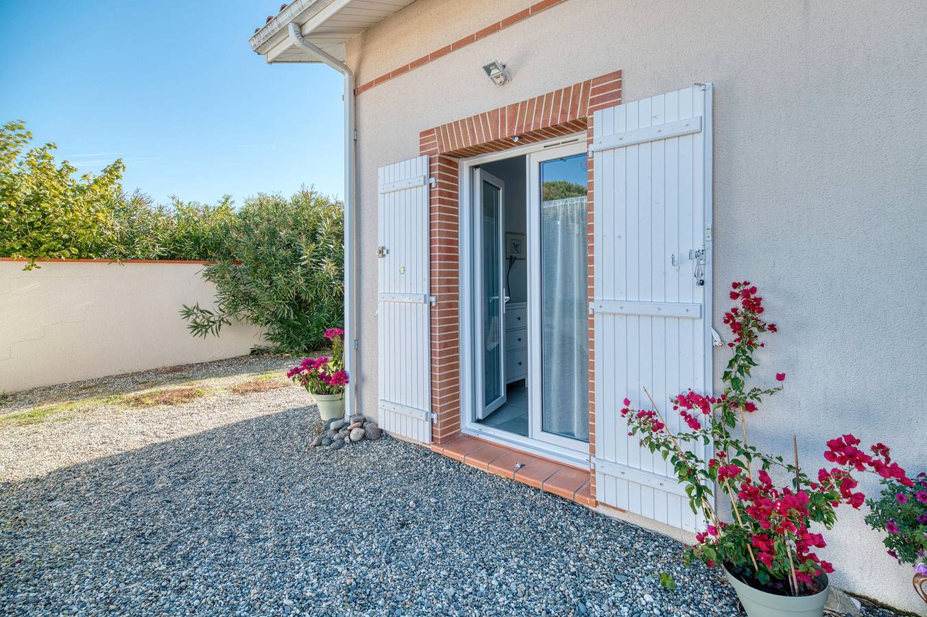 Ganzes Studio, Studio 'Gîte Le Colibri' mit privater Terrasse, privatem Garten und Wlan in La Salvetat-Saint-Gilles, Haute-Garonne