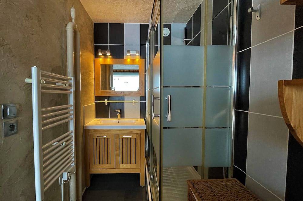Entire apartment, Stunning Ski-in/Ski-out 4-Pers Apt in the Heart of Les Menuires in Les Menuires, Saint-Martin-de-Belleville