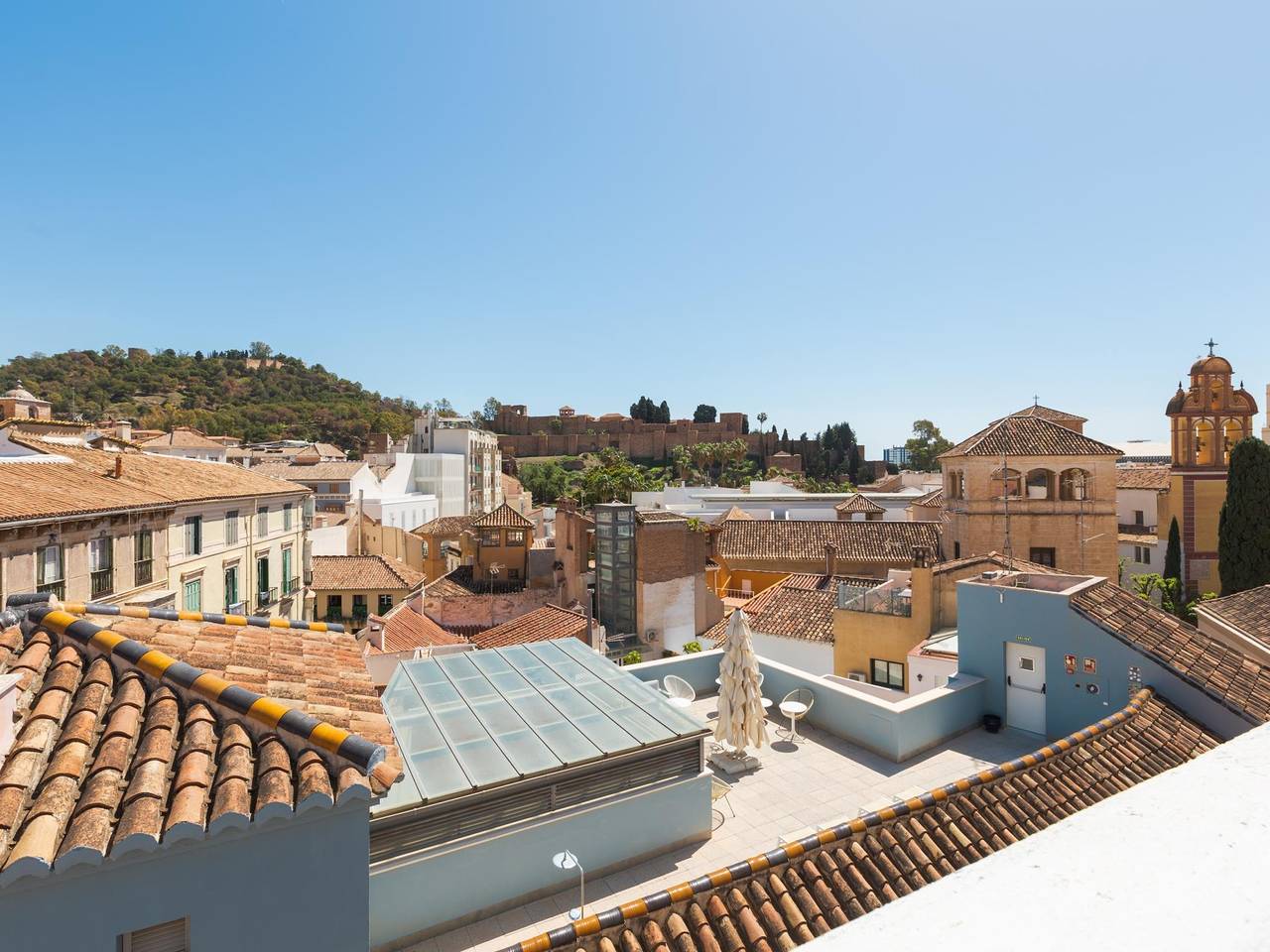 Entire holiday apartment, Central apartment with large terrace in Malaga Centro Historico, Malaga