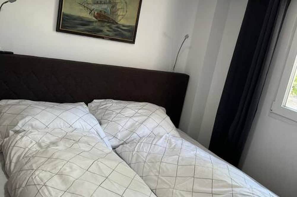 Comfy Room in Shared Villa w/ Free Parking in Floridsdorf, Wien