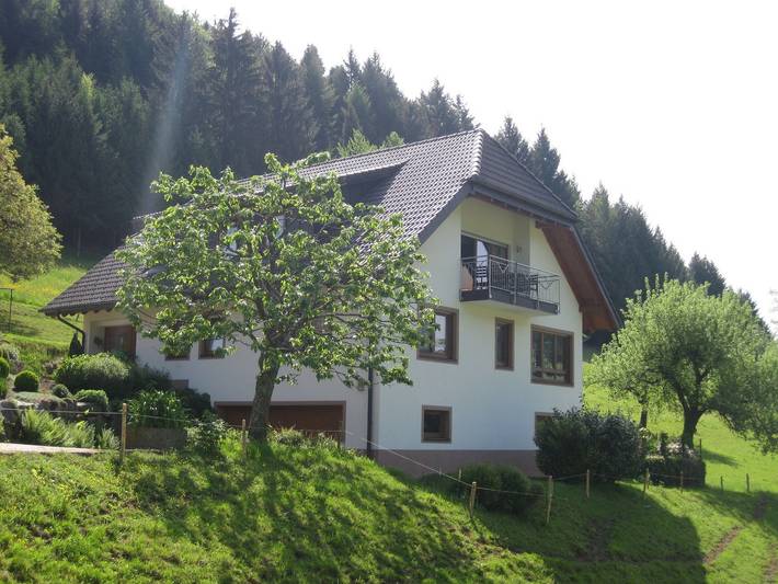 Ferienwohnung für 4 Personen, mit Balkon und Terrasse sowie Garten und Ausblick in Waldkirch