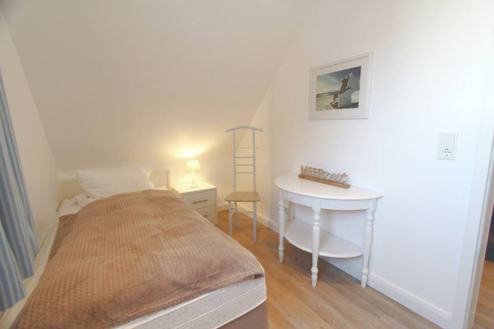 Ganze Wohnung, Stilvoll eingerichtete 3-Zimmer-Ferienwohnung an der Promenade von Wenningstedt in Wenningstedt, Sylt