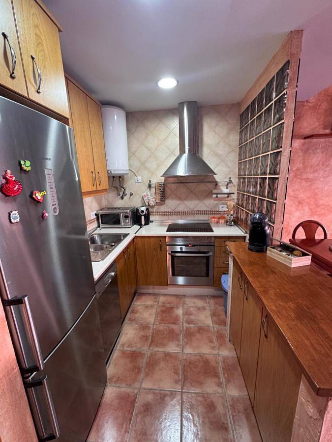 Gîte pour 6 personnes, avec Balcon et Terrasse ainsi que Piscine et Vue à Mijares - 4