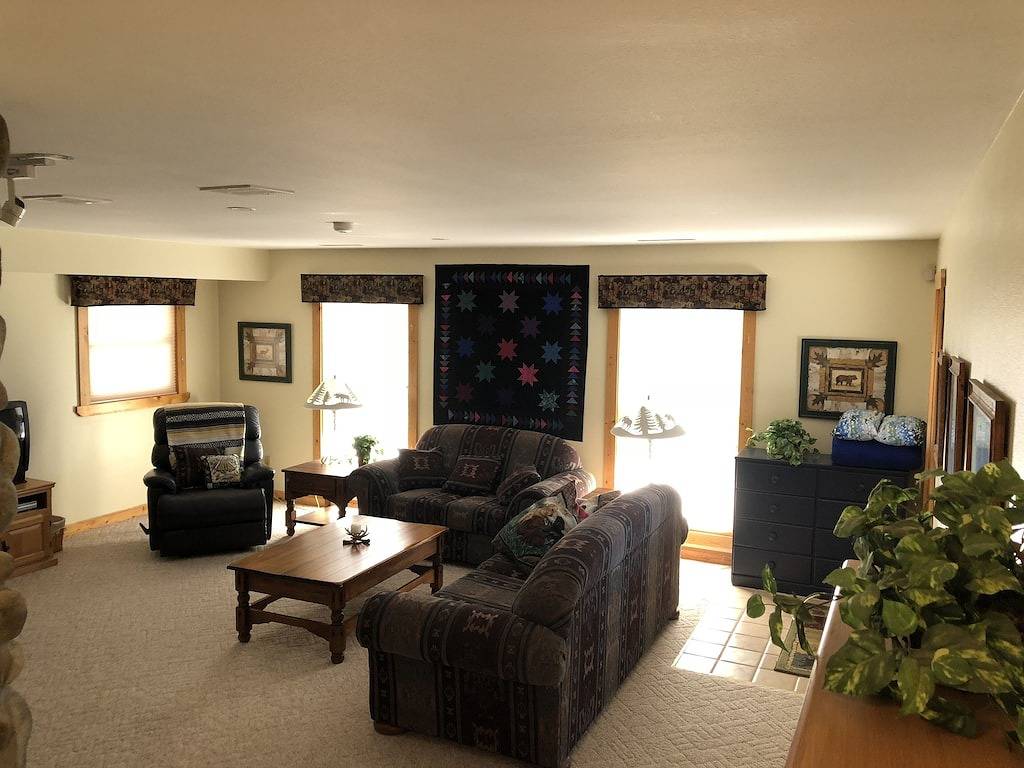 Geräumiges Georgetown Lake Log Home in Anaconda-Deer Lodge County, Discovery Ski Area