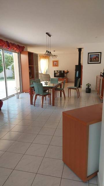 Location de vacances pour 14 personnes, avec terrasse et piscine à Arnage