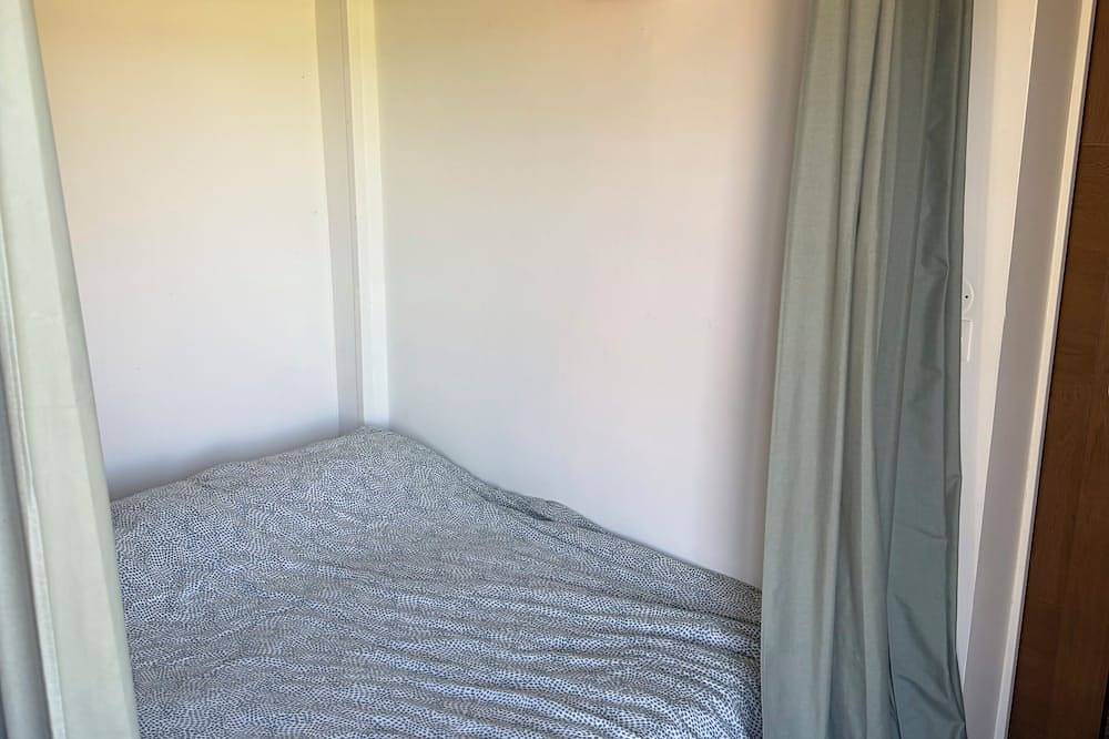 House 50 metres from Surtainville beach, view of the dunes and direct access on foot in Surtainville, Côte de la Déroute