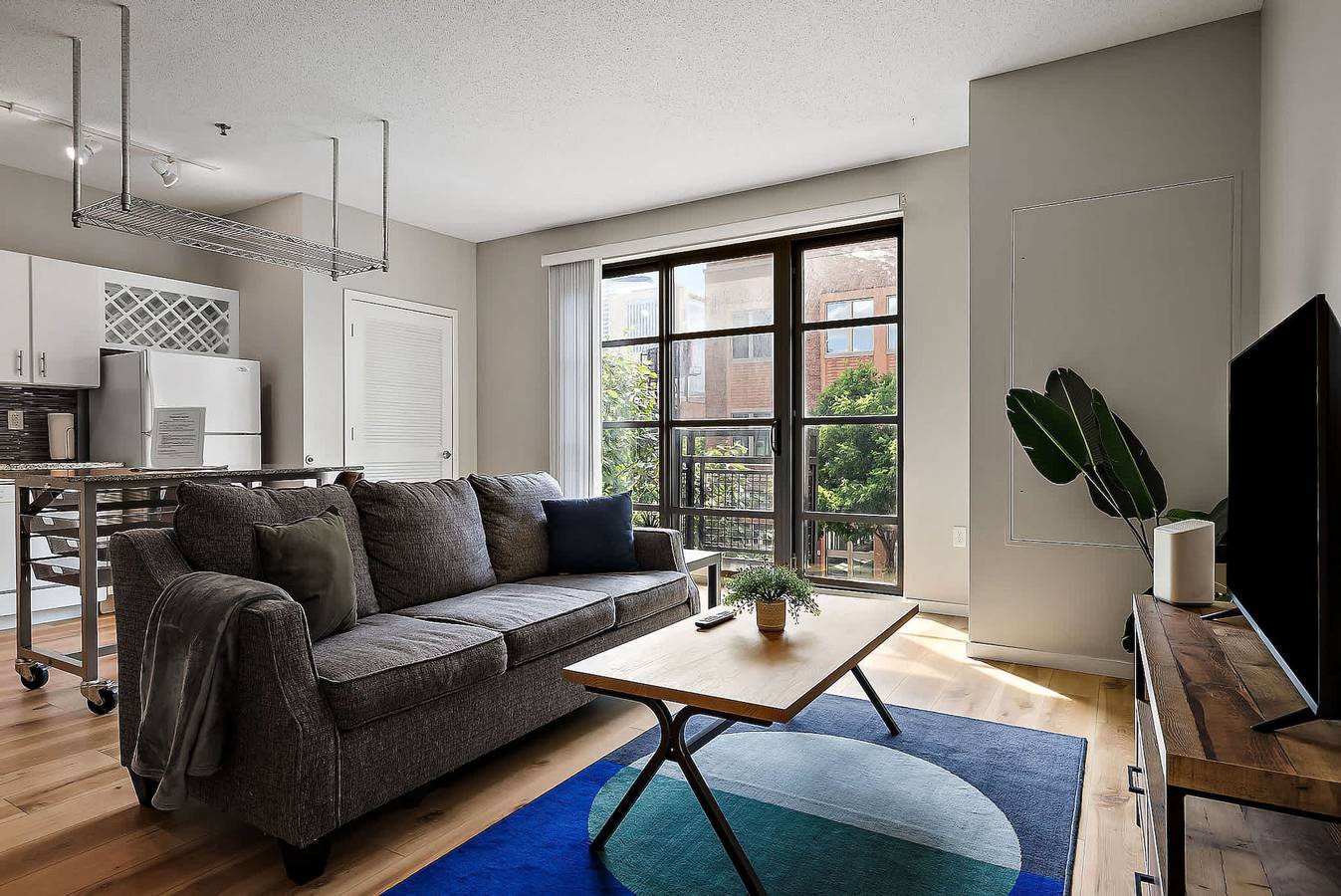 Entire apartment, Cozysuites Mill District with pool  gym  13 in Minneapolis, Twin Cities