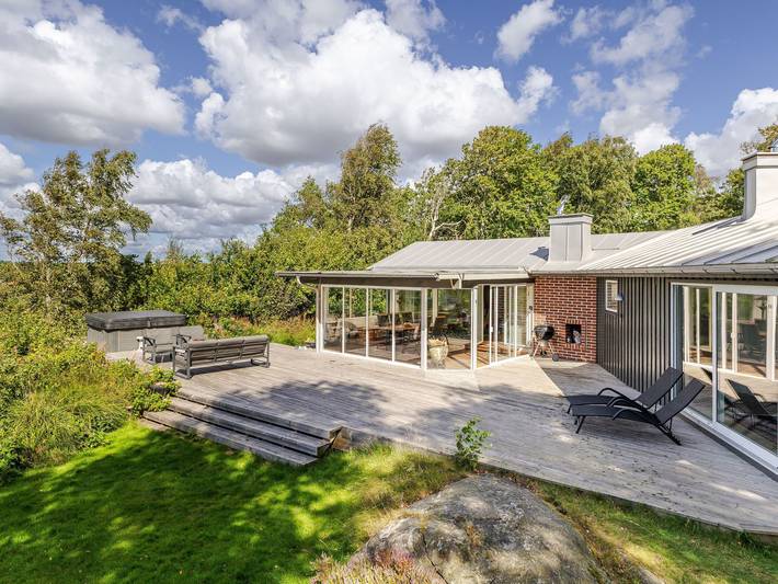 Ferienhaus für 8 Personen, mit Terrasse und Sauna sowie Garten