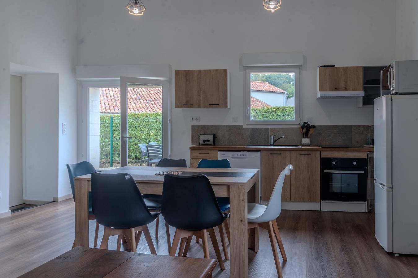 Maison de Vacances 'Berclois' avec Terrasse Privée, Wi-Fi et Climatisation in Bercloux, Région de Saint-Jean-d'Angély