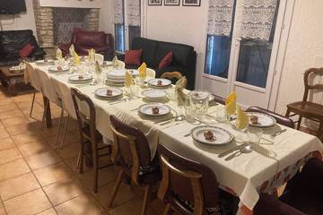 Gîte pour 13 personnes, avec jardin, animaux acceptés à Cornillon