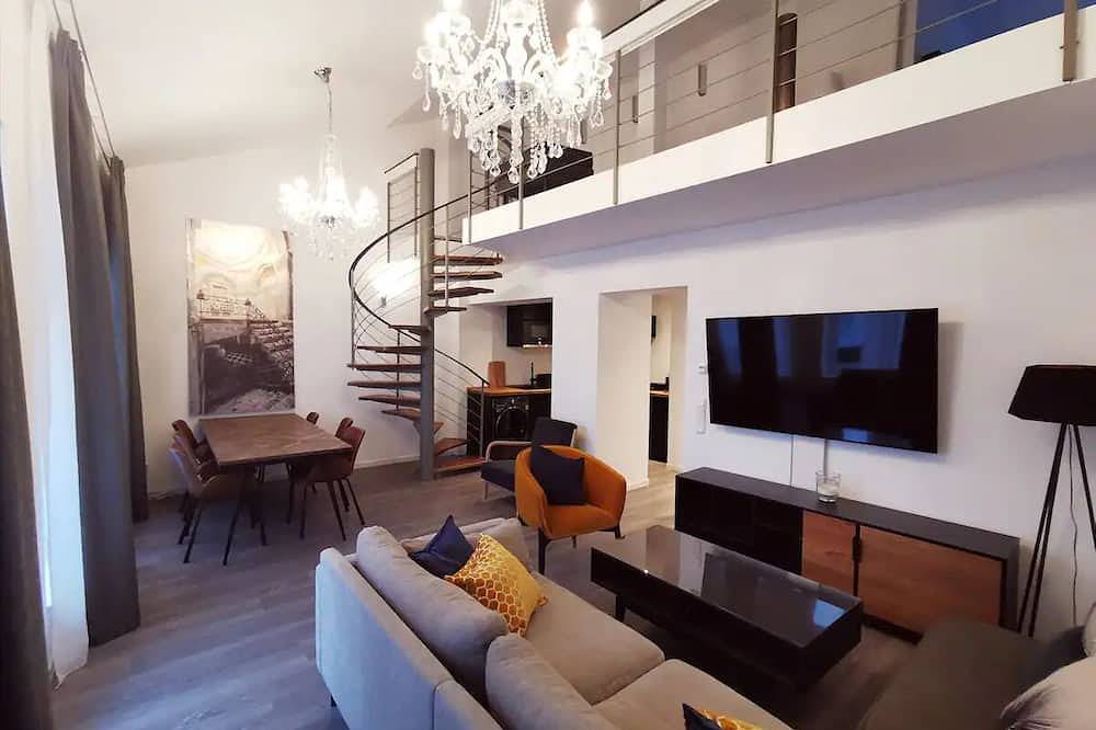 Ganze Wohnung, Stunning Apartment in Center With a Beautiful Balcony! in Düsseldorf-Stadtmitte, Düsseldorf