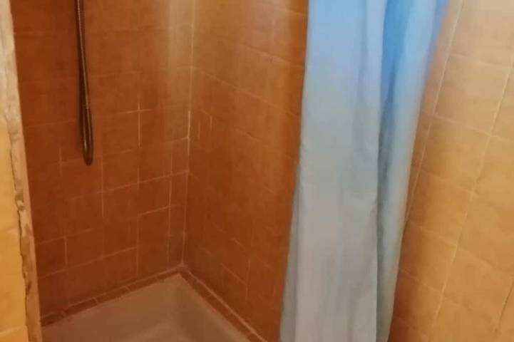 Gîte pour 5 personnes, avec balcon ainsi que piscine et jardin, animaux acceptés à Linguizzetta - 4