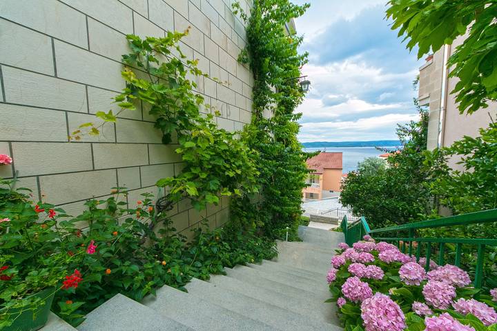 Ganze Wohnung, Studio Appartement mit Terrasse und Meerblick Brela, Makarska -c in Brela, Makarska Riviera