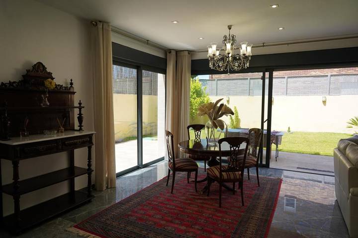 Apartamento para 9 personas, con Balcón y Jacuzzi además de Terraza y Jardín en Pozuelo de Alarcón