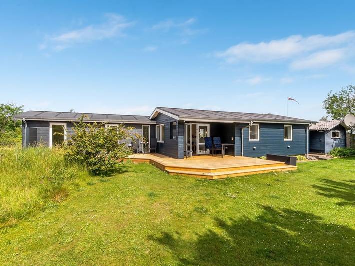 Feriehus for 4 personer, med Terrasse i Strandby