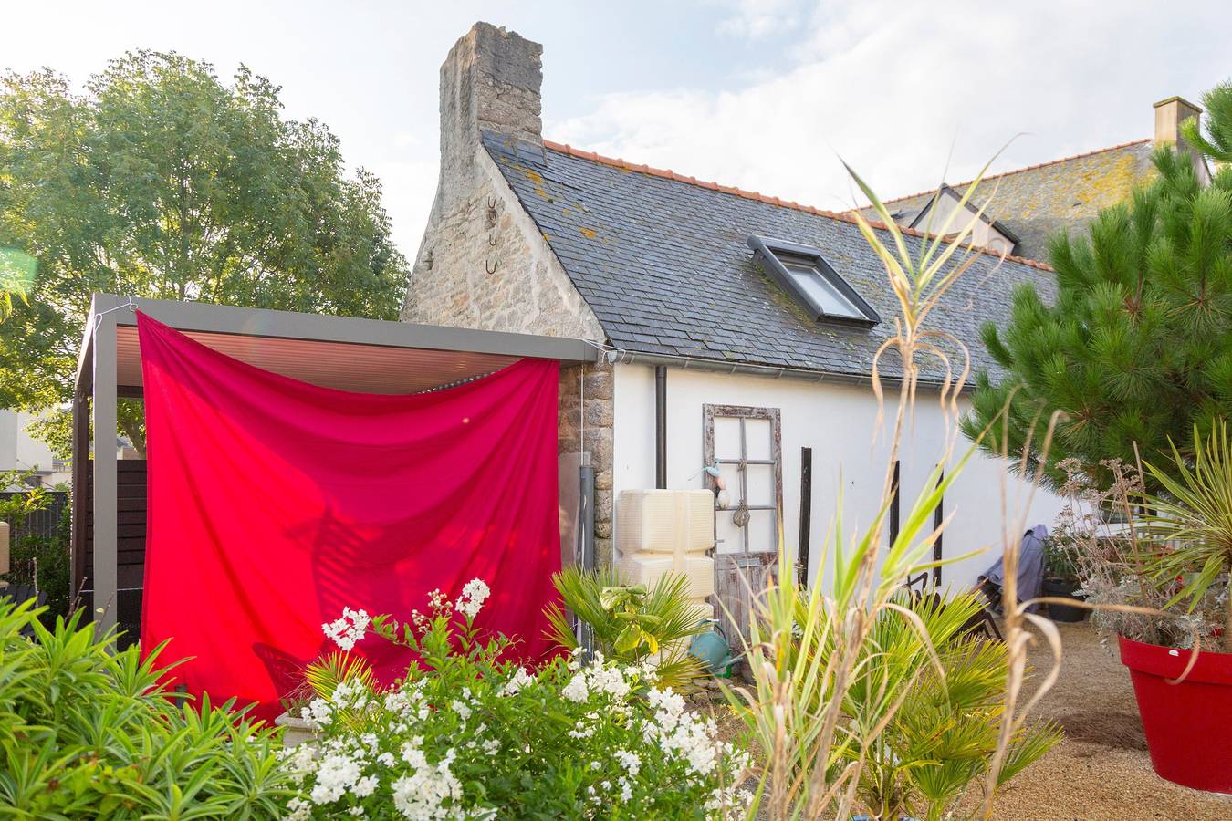 Studio entier, Studio L'Eclose - Ty Du avec terrasse privée, jardin partagé et Wi-Fi - Accueil Vélo et proche Gr34 in Guilvinec, Région de Quimper