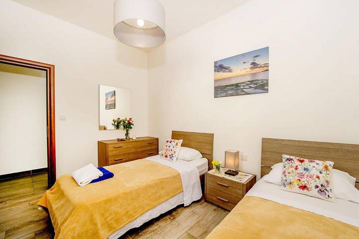 Gîte pour 7 personnes, avec balcon et piscine dans Zebbug - 2