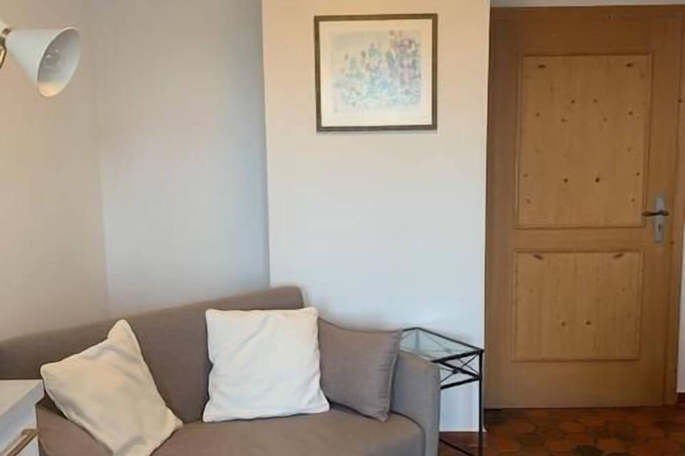 Ganze Wohnung, Ferienwohnung mit Rundum-Wohlgefühl - Blick in den wunderschönen Garten in Sommerach, Fränkisches Weinland