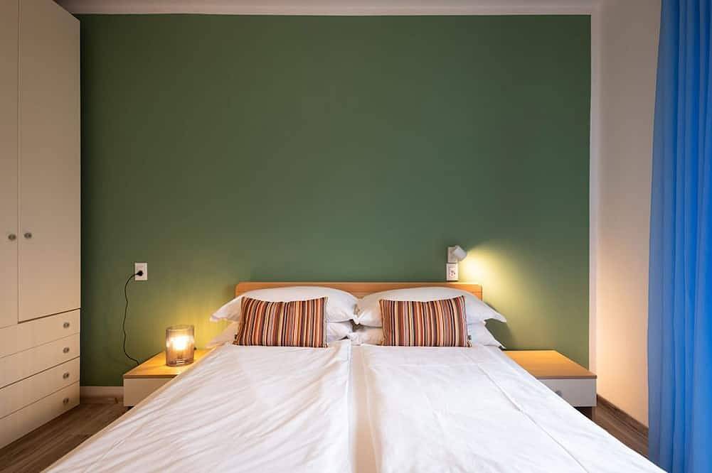Ganze Wohnung, Renovated flat, Aircon, lake view, double shower in Castelletto di Brenzone, Brenzone