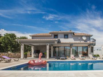 Ferienhaus für 12 Personen, mit Ausblick und Garten sowie Kinderpool an der Makarska Riviera