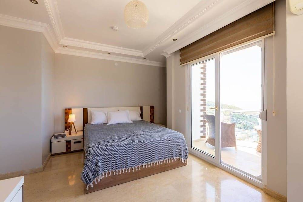 Villa Tepe with infinity pool and panoramic view in Alanya, Antalya (provins)