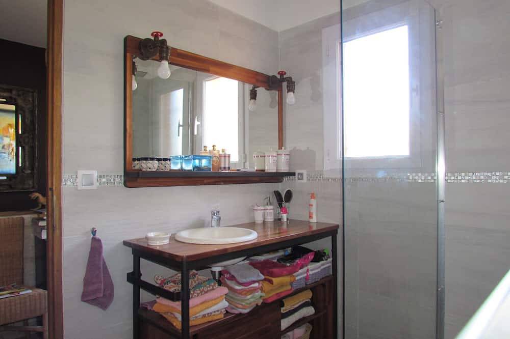 Sud Luberon - Villa - piscine privée - 7 personnes - proche étang de la bonde in La Motte-d'Aigues, Parc naturel régional du Luberon