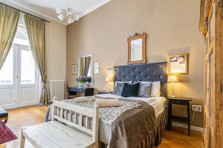 Ganze Wohnung, 1Br / 1Ba, A / C ♥ Super Chic und helle Suite mit eigenem Balkon! in Budapest, Danube-Ipoly National Park