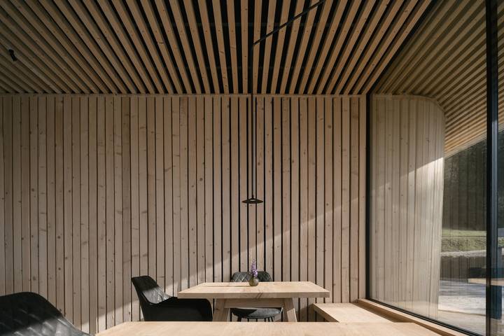 Apartment Hotel "Anders Mountain Suites 1" with Private Sauna, Slope Access & Wi-Fi in Afers, Brixen