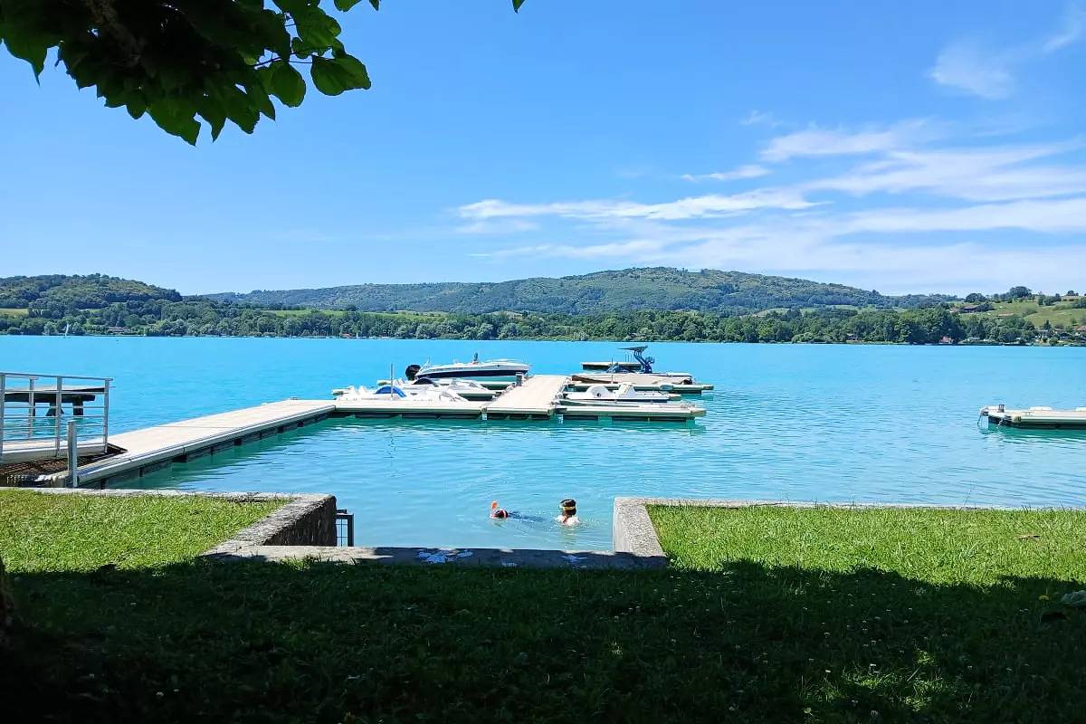 Entire apartment, Cozy Bilieu Apartment with Parking and Garden in Bilieu, Lake Paladru