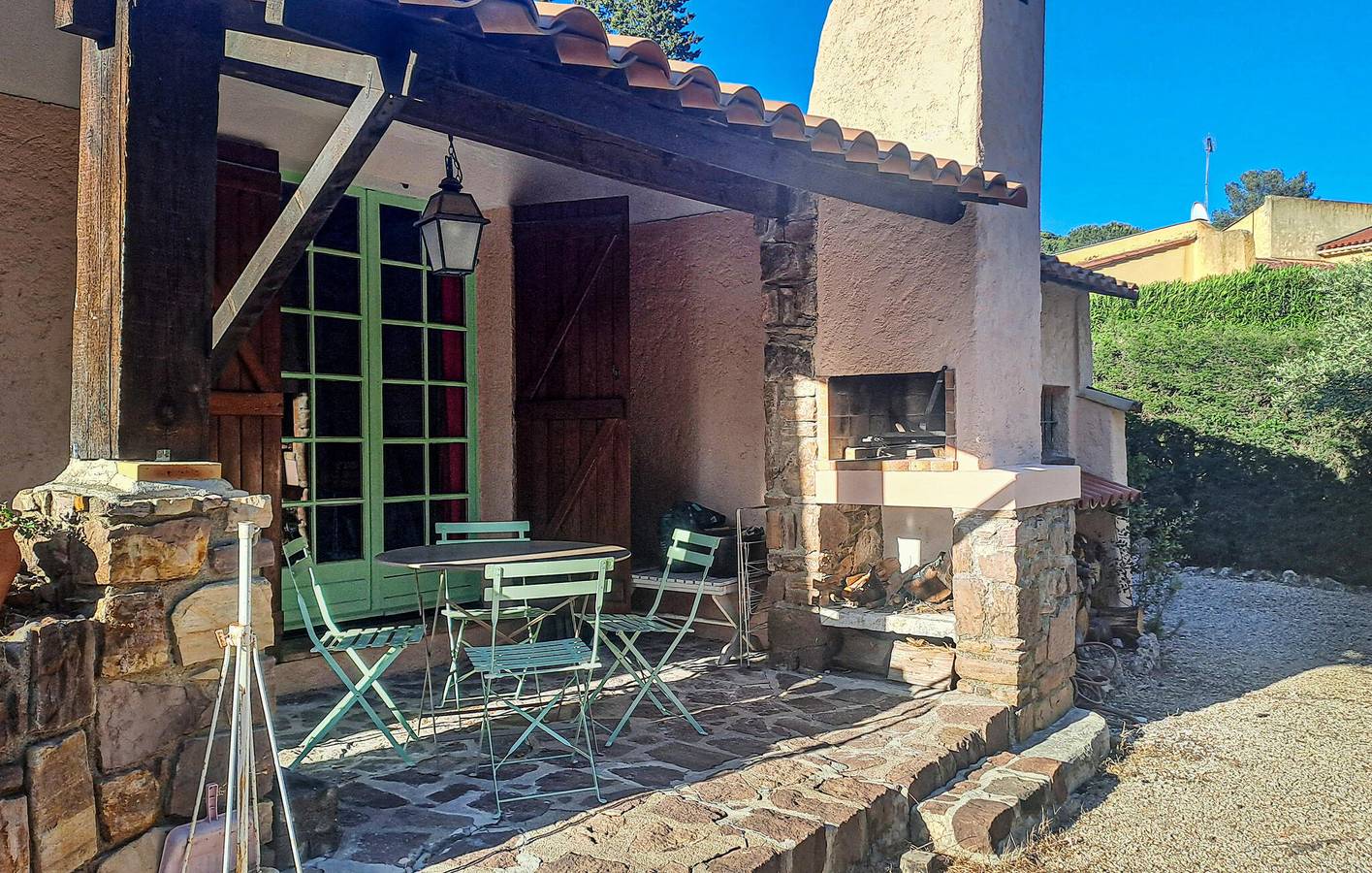 Gemütliche Wohnung: Parkplatz, TV, Heizung, Küche, Fluss 2km in Roquebrune-sur-Argens, Mittelmeerküste (Frankreich)