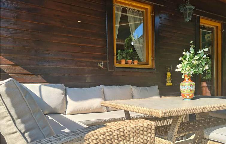 Charmante 2-Zimmer-Wohnung mit Terrasse und Parkplatz in der Nähe des Flusses Sartuk in Smoljanac, Plitvicer Seen