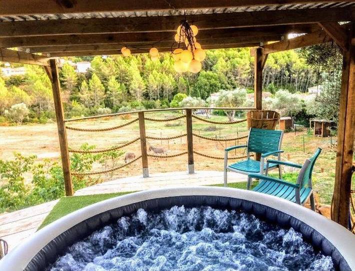 Maison d’hôte pour 4 personnes, avec jacuzzi et jardin ainsi que sauna et piscine