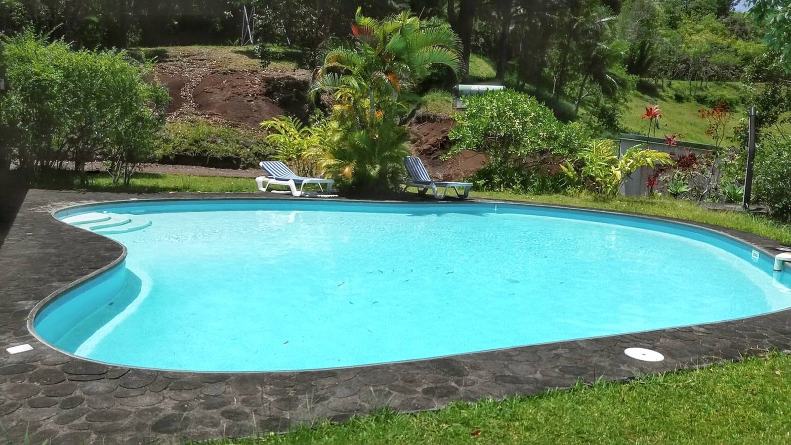 Entire studio, Cozy studio with terrace in La Montagne 25 m² in Saint-Denis, La Réunion