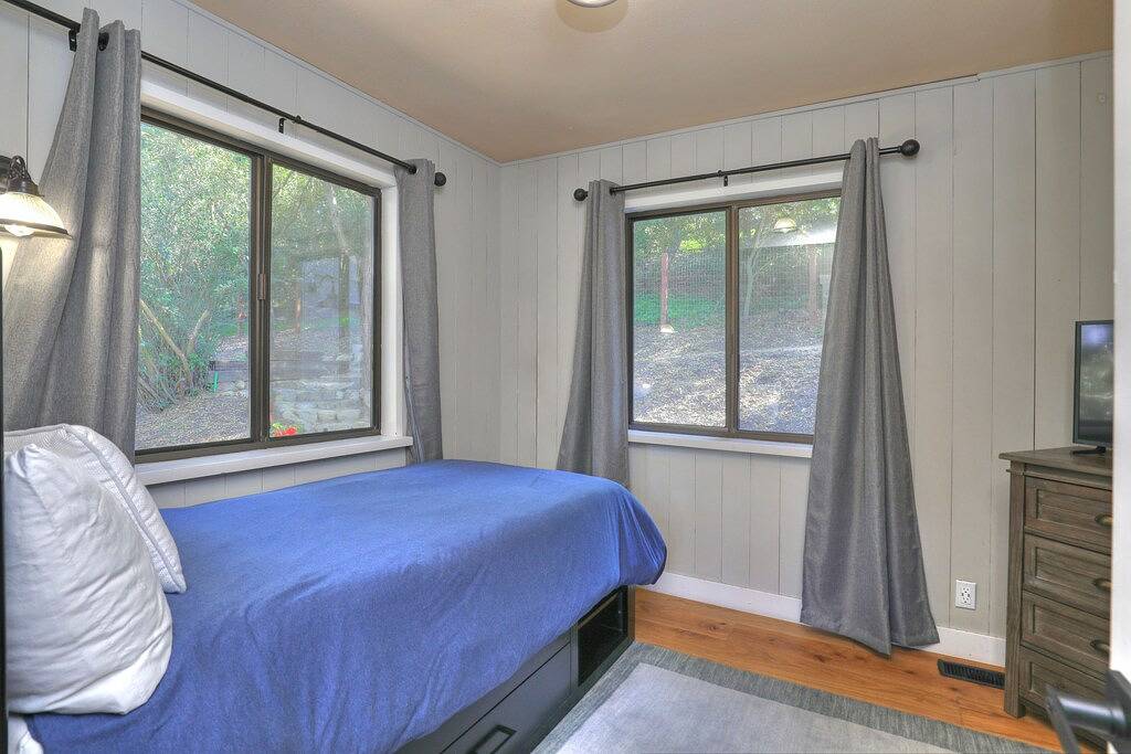 Mountain views. Montecito, Beach, Santa Barbara, large home. Separate Studio. in Montecito, Santa Barbara County