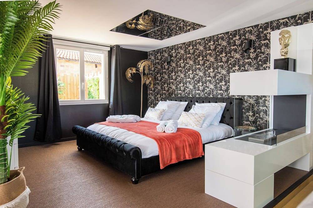 Love Room La Charmeuse: Jacuzzi, ceiling mirror - Bassin d'Arcachon in Belin-Béliet, Arcachon region