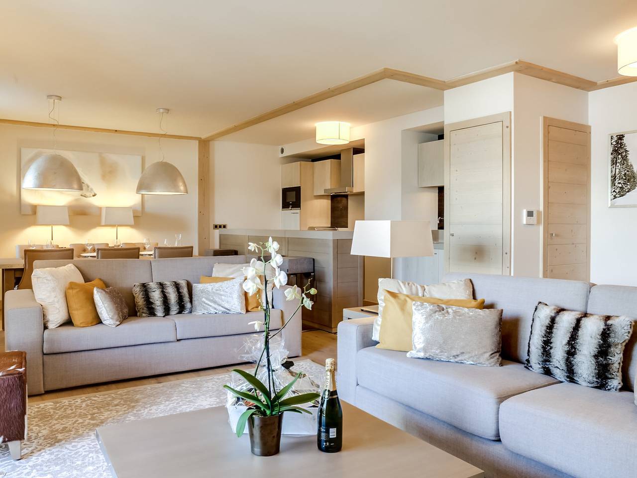 Entire apartment, Luxurious 4-Room Apartment in Courchevel Village, Steps from Slopes, Shops, and Fitness Center in Saint-Bon-Tarentaise, Les Trois Vallées