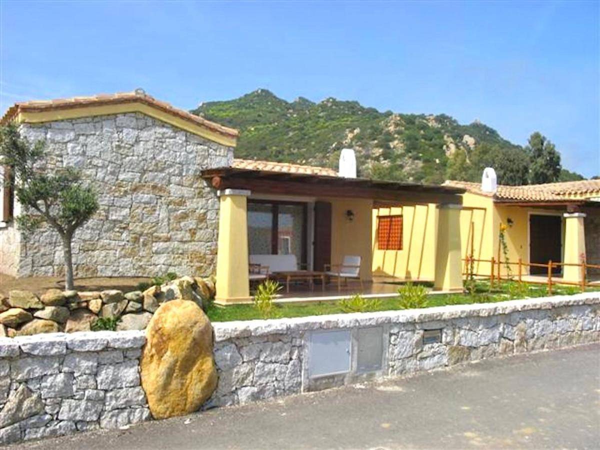 Isa-Villas with shared pool in Costa Rei just 500 meters from the sea in Castiadas, Province de Cagliari