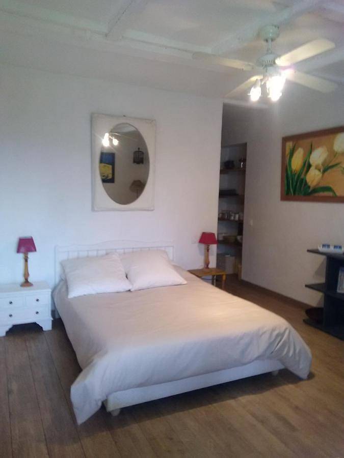 Gîte pour 2 personnes, avec piscine et jardin à La Gonterie-Boulouneix