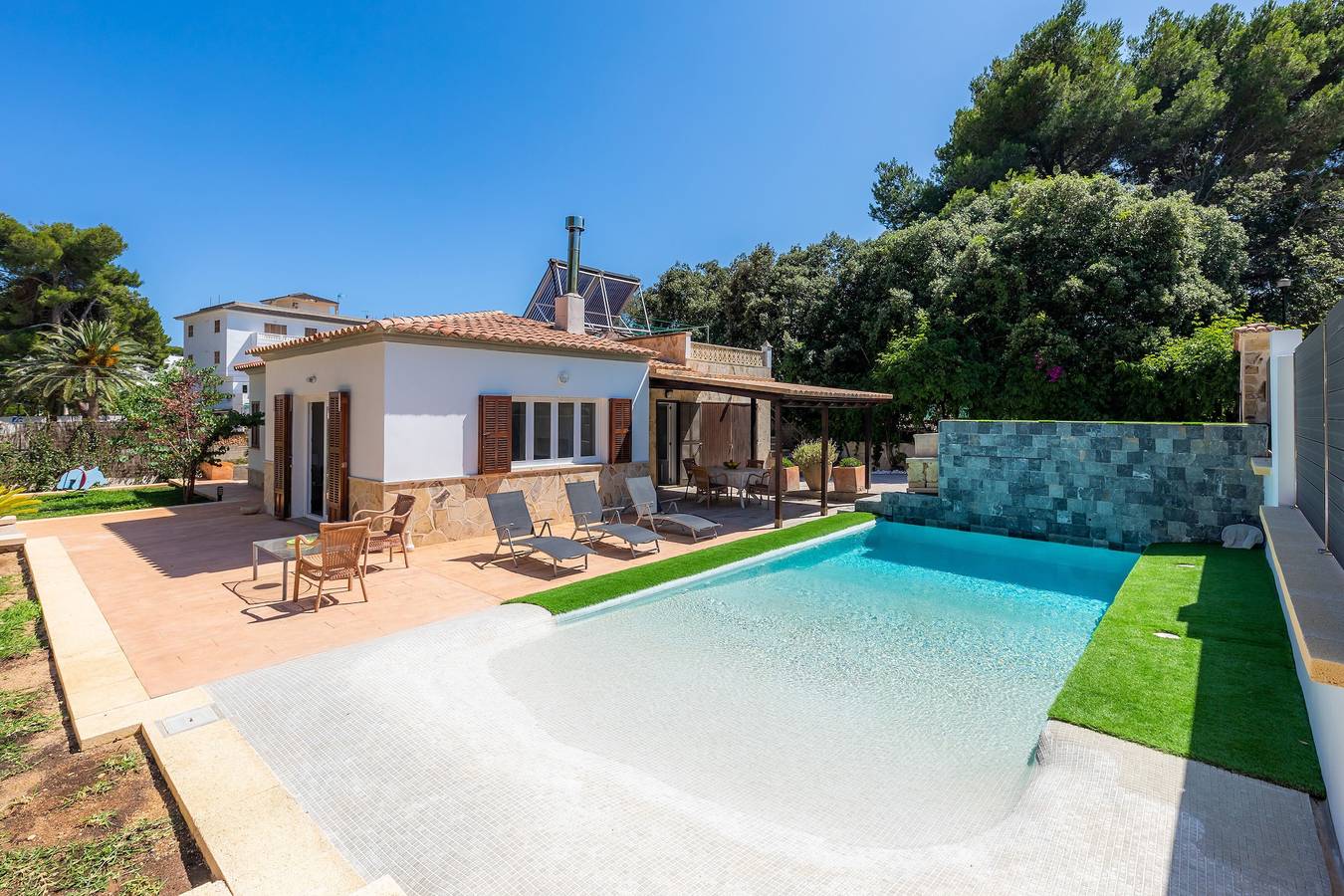 Holiday Home "Sa Gola" with Private Swimming Pool, Terrace & Mountain View & Wi-Fi in Canyamel, Capdepera