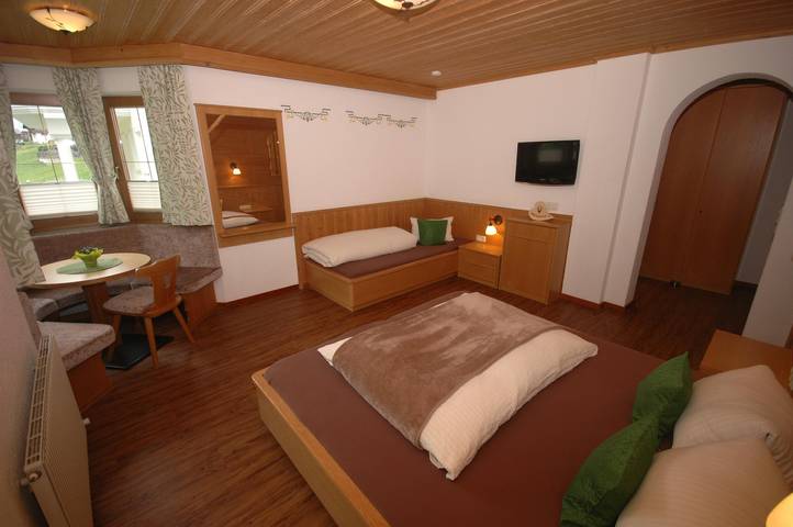 Ferienwohnung für 3 Personen, mit Balkon und Garten sowie Ausblick, kinderfreundlich in Kappl - 4