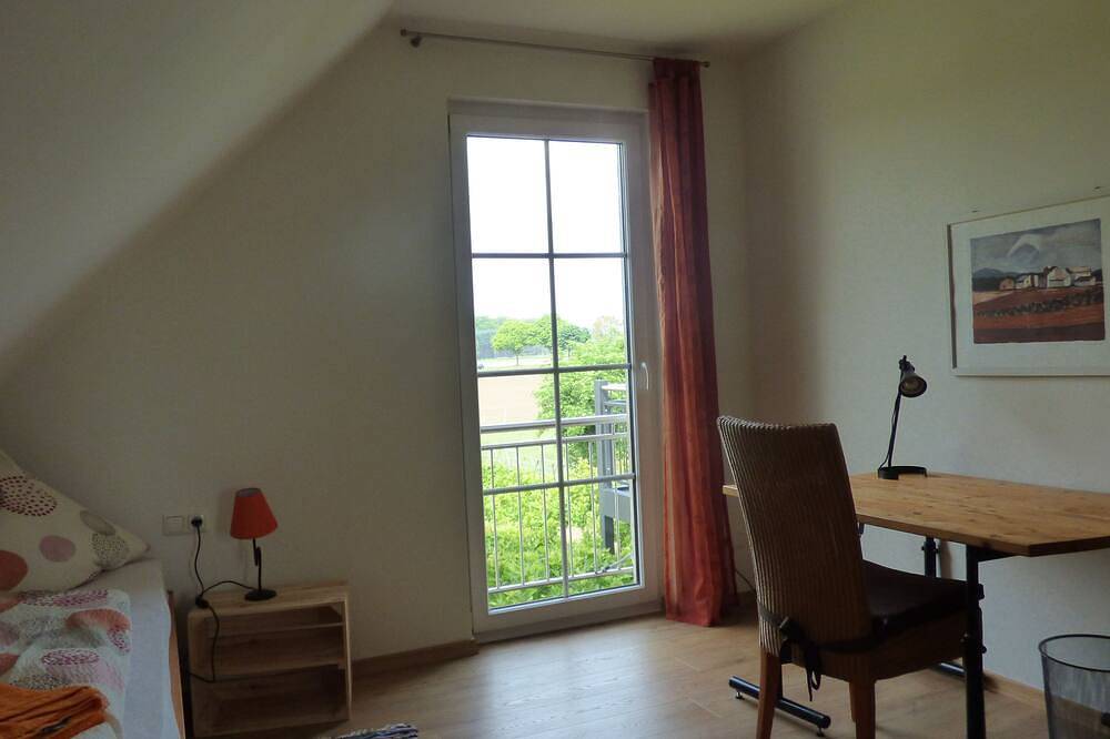 Ganze Wohnung, Grosszügige, neu renovierte Ferienwohnung mit tollem Ausblick und großem Balkon in Wassenberg, Niederrhein