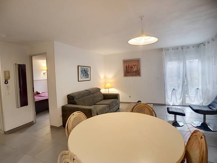 Ganze Wohnung, Geräumiges F2-Apt mit Terrasse, Klima, WLAN, Parkblick, zentrumsnah, 50m zu Thermen, Haustiere ok in Lamalou-les-Bains, Béziers und Umgebung