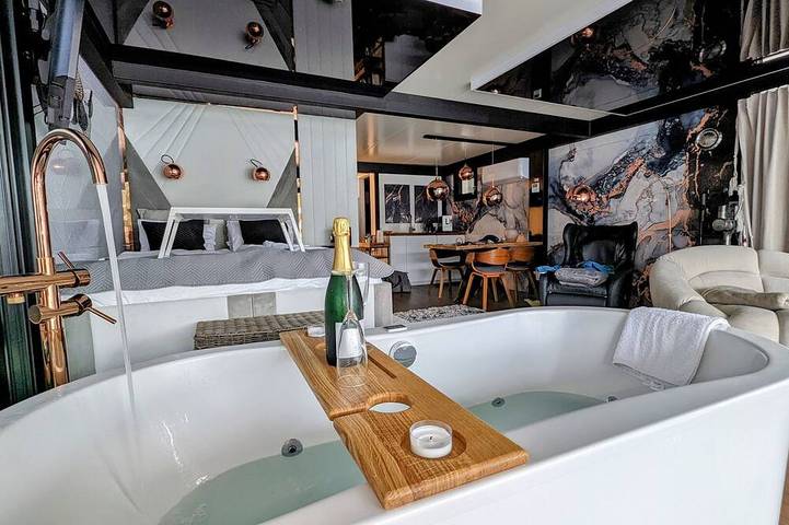 Hausboot für 3 Personen, mit Terrasse und Sauna sowie Whirlpool auf Rügen - 4