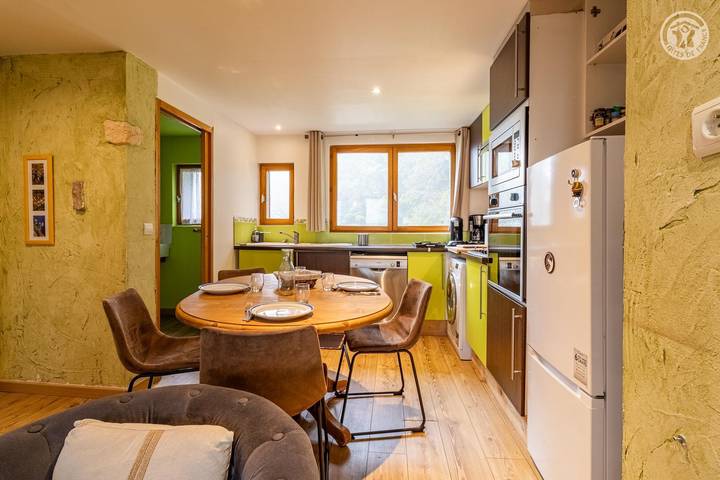 Gîte pour 4 personnes, avec terrasse et jardin à Les Déserts - 4