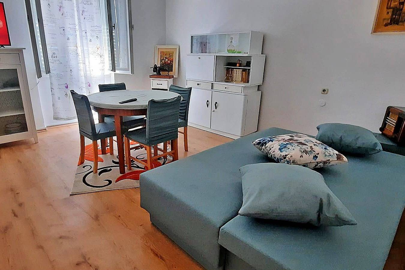 Ganze Wohnung, Apartments with Wifi Šibenik - 24034 in Sibenik, Šibenik-Knin