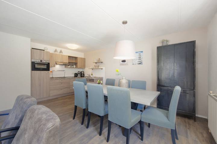 Ferienhaus für 8 Personen, mit Balkon/Terrasse und Terrasse sowie Garten und Pool in Noord-Beveland - 3