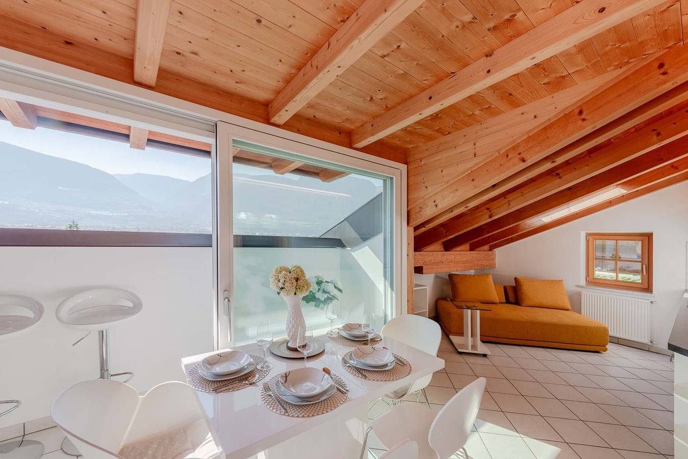 Entire apartment, Apartment Zwerger 'Mansarde' with pool and large sunbathing lawn in Tramin an der Weinstraße, Nonsberg Group
