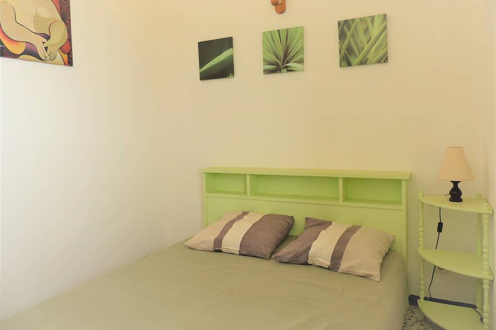 Appartamento intero, Ampio appartamento in una tenuta privata.  Panorama eccezionale in Cargese, Parco naturale regionale della Corsica