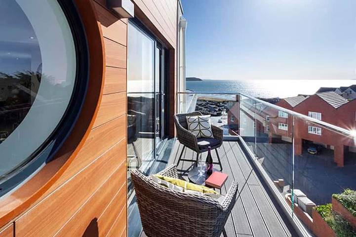 Cottage for 4 people, with garden and pool as well as balcony and hot tub in Woolacombe